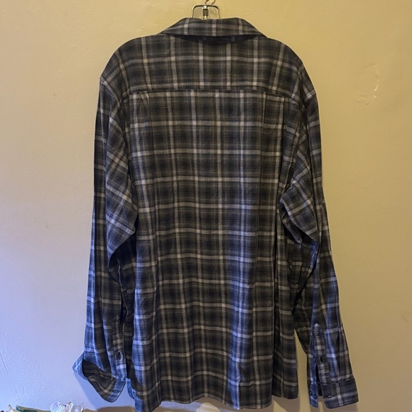 Carhartt Men's Gray Plaid Button-Down Shirt - Picture 5 of 6